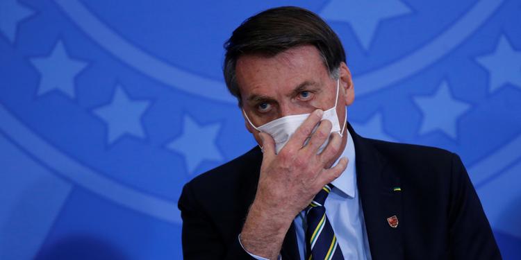 Bolsonaro está com sintomas de covid-19 e resultado de exame sai na 3ª-feira, diz CNN Brasil