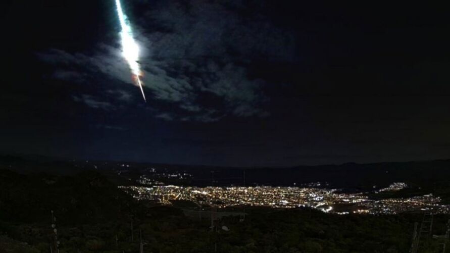 Meteorito é filmado por sete câmeras no Nordeste