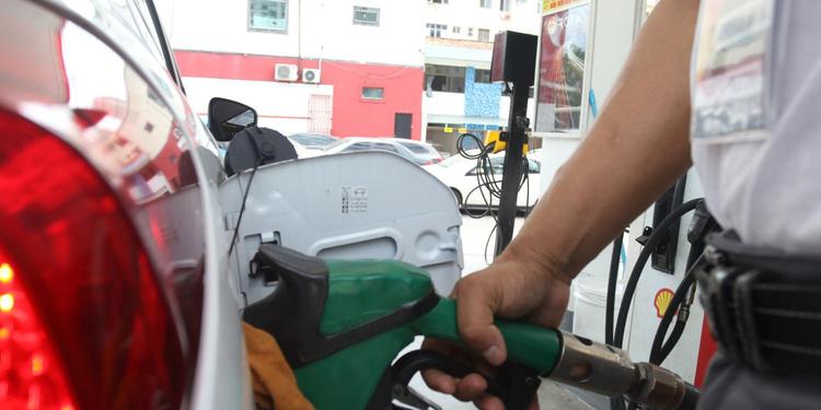 Gasolina fica 4% mais barata a partir desta sexta