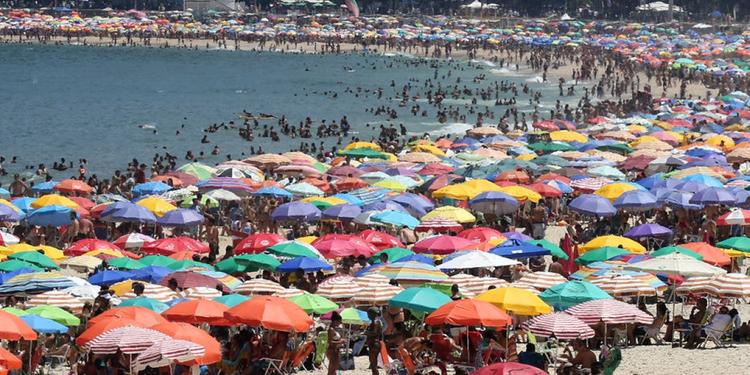 Verão atrai retorno de trabalhadores informais às praias e balneários