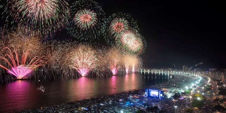 Réveillon em Copacabana continua cancelado; Crivella fala em festa ‘espalhada’