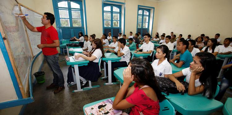 Volta às aulas é discutida, mas retomada depende dos números da pandemia