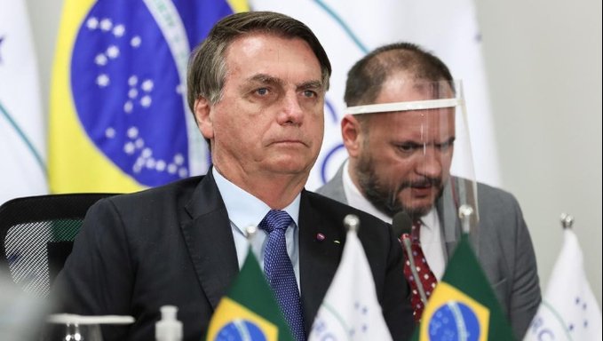 Bolsonaro veta PL que previa auxílio emergencial em dobro para muher chefe de família