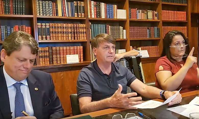 Bolsonaro diz ter ‘mofo no pulmão’ após Covid-19 e que está tomando antibiótico