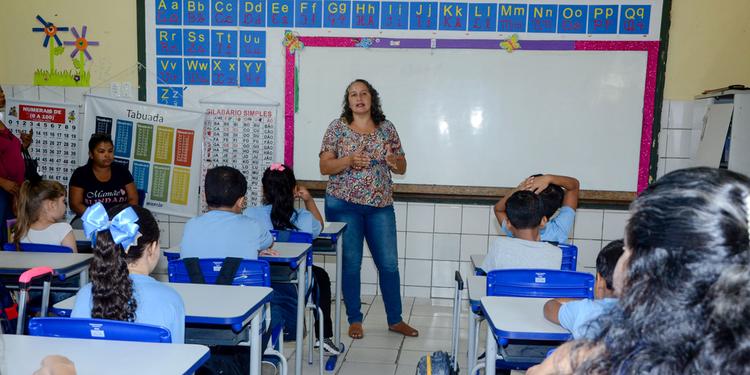 Reabertura de escolas seria segura com limite de 20% dos alunos, mostra simulador