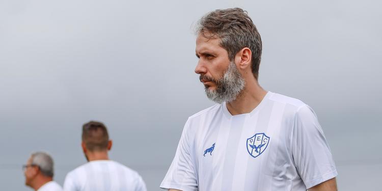 Ao lado de representantes do Grêmio e Flamengo, presidente do Paysandu participa de debate da CBF