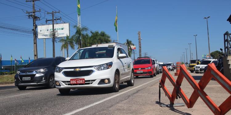 Movimentação de saída da capital é intensa mas trânsito segue fluindo