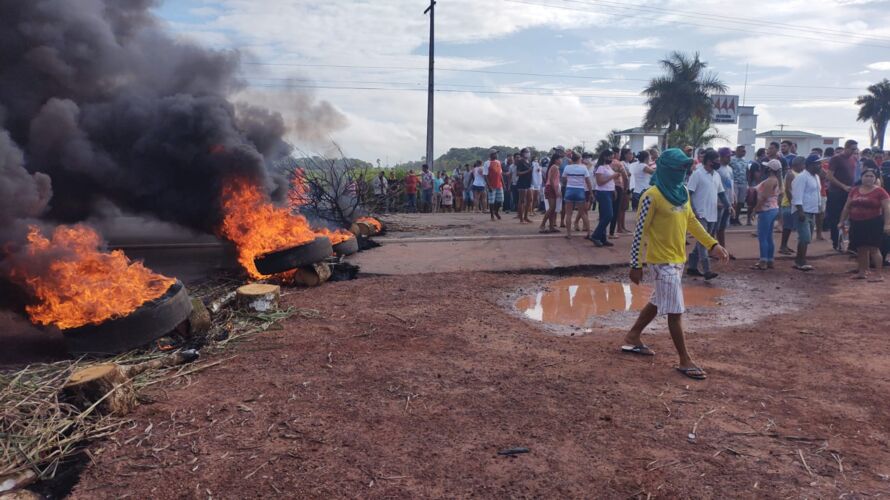 Manifestantes bloqueiam trecho da BR-316, em Castanhal