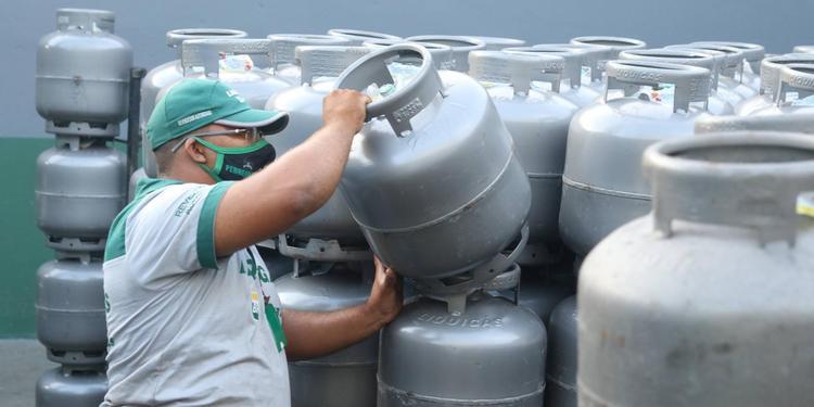 Após reajuste, preço do botijão de gás de cozinha pode ficar acima de R$ 110 no Pará