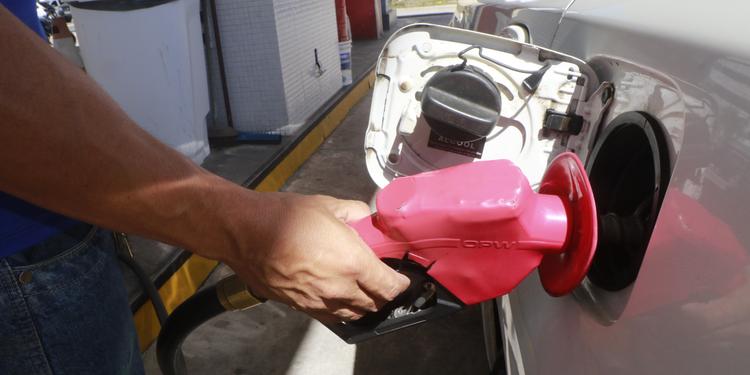 Preços da gasolina, diesel e gás aumentam hoje nas refinarias