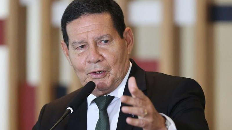 Mourão: Petrobras tem que acompanhar o preço do petróleo, senão entra em prejuízo