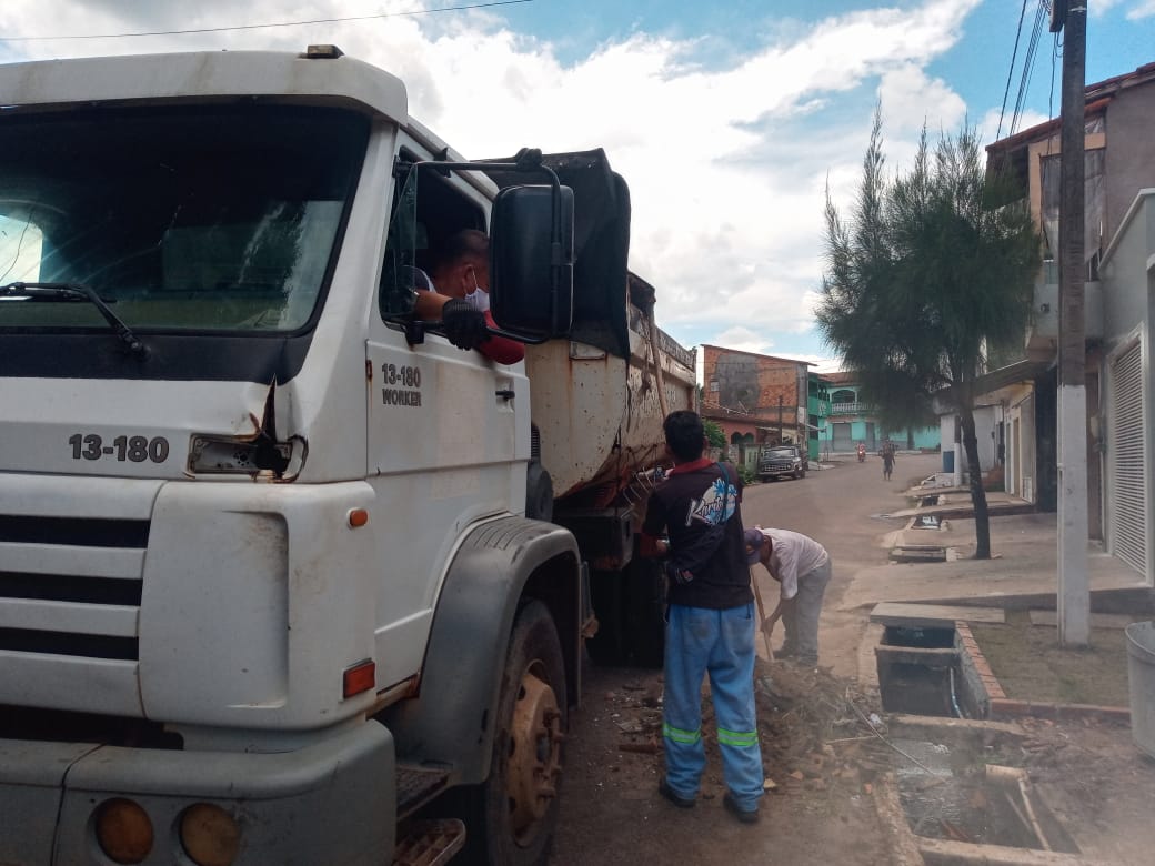 Irituia – O governo em ação – Equipe da limpeza trabalha na prevenção de transtornos á população