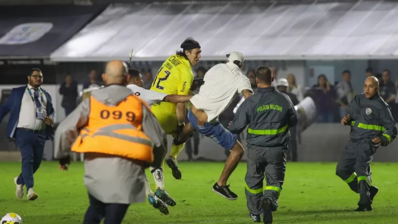 Veja por outro ângulo a agressão a Cássio, do Corinthians