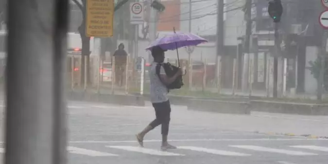 Chuvas: Belém tem alerta meteorológico laranja indicando chuvas potencialmente perigosas