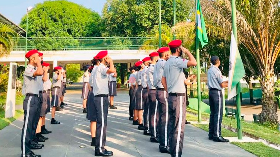 MEC decide encerrar programa de escolas cívico-militares 