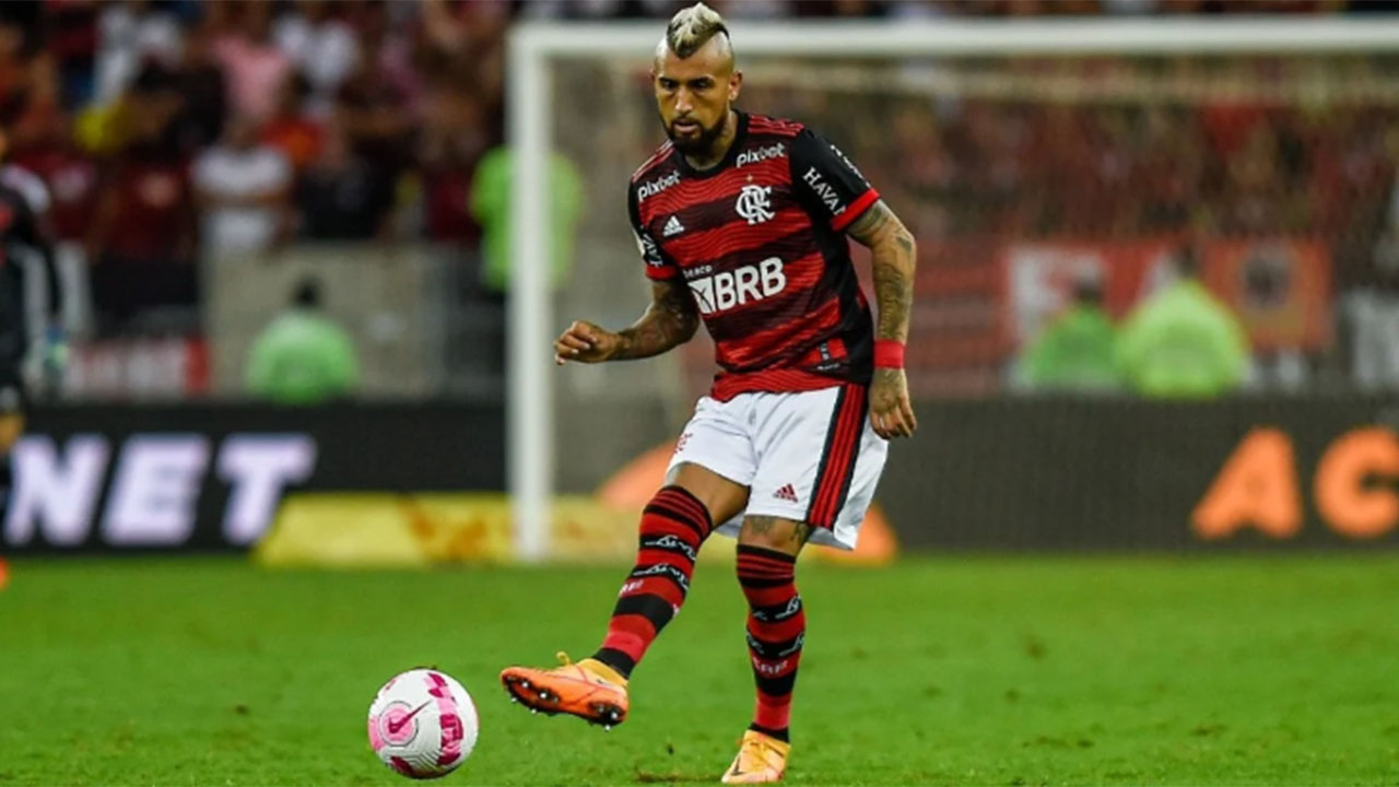 Flamengo rescinde contrato com volante Vidal