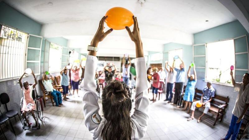 Saúde pública – Tem centros de referência em Fisioterapia e Terapia Ocupacional. 13 de outubro.