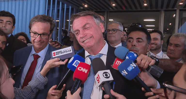 Sarcasmo – Marcha fúnebre interrompe fala de Bolsonaro após julgamento.